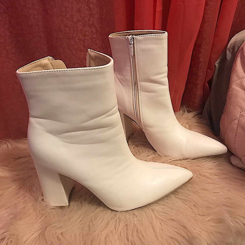 Chunky white boots so cute styled w flannels and dresses !
